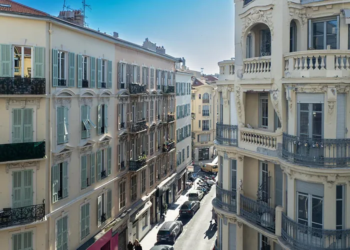 A L'elegance Nice